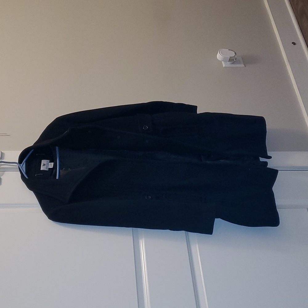 BLACK COAT.